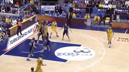 网友在梅西夜访诺坎普时偶遇他，梅西还向镜头打了招呼（夜访诺坎普的梅西被网友偶遇，并向镜头致意）