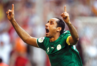 欧文突破防守造成杀伤，制造罚球（欧文突破造犯规，站上罚球线）