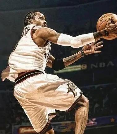 篮球湖人球员训练中展现惊人弹跳（湖人球员训练中上演惊人弹跳）