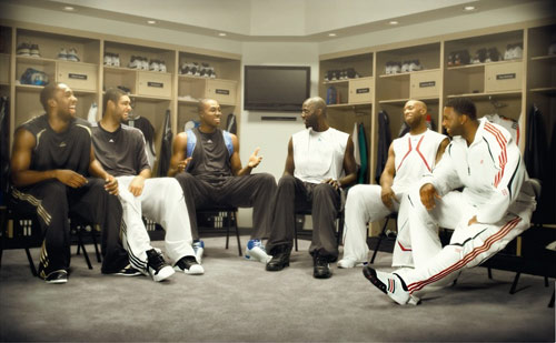 球队赛后合练照片曝光，专注备战（赛后合练照流出，球队全力备战）