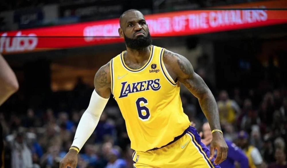 球星：我只是随便投投（球星淡定回应：随手一投而已）