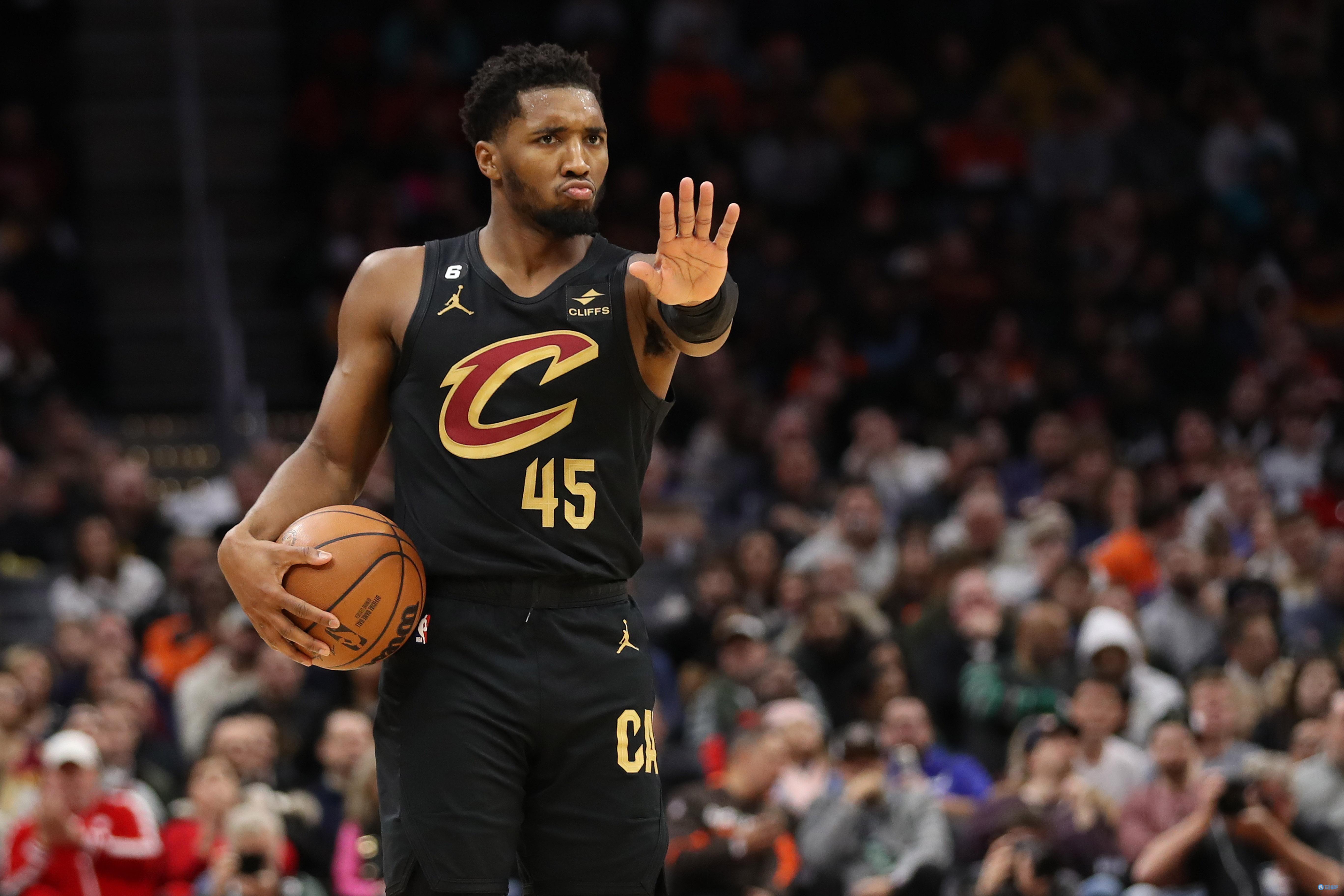 跟队记者：阿方索-戴维斯预计11月22日左右复出（随队记者：阿方索-戴维斯有望在11月22日前后复出）